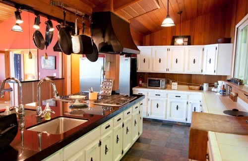 Bellingham House | Waterfront Panoramic View Of San Juans And Huge Gourmet Kitchen