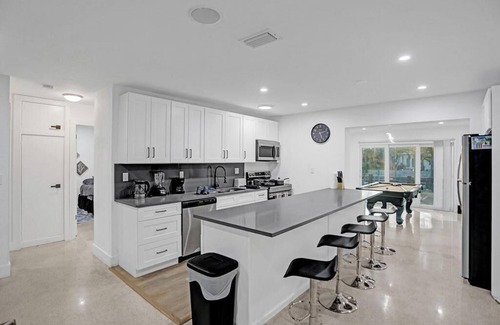 Fort Lauderdale House | Waterfront Paradise! The perfect family gathering! Pool! Soccer-Basketball-Golf!