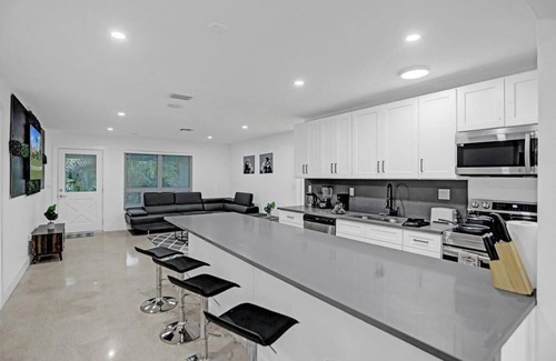 Fort Lauderdale House | Waterfront Paradise! The perfect family gathering! Pool! Soccer-Basketball-Golf!