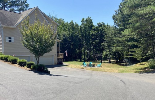 Scotts House | Waterfront Paradise on Lake Lookout Shoals