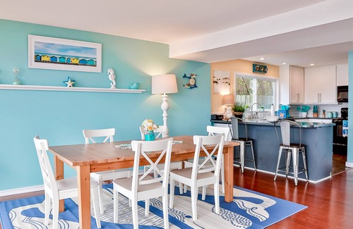 Freeland Cottage | Waterfront paradise with private beach, hot tub, & sound views - dogs OK