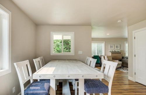 Pelican Lake House | Waterfront Pelican Lake Cottage with Lake Access!