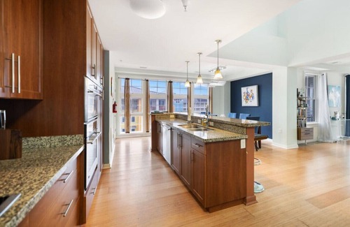 Sandbridge Condo | Waterfront Penthouse! 4bd/4Bth, 3000 sqft, 2 Decks
