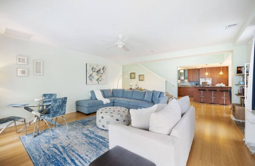 Sandbridge Condo | Waterfront Penthouse! 4bd/4Bth, 3000 sqft, 2 Decks