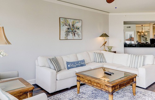 Palmetto Dunes Condo | Waterfront penthouse villa with shared pool, hot tub, & ocean views