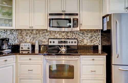 Palmetto Dunes Condo | Waterfront penthouse villa with shared pool, hot tub, & ocean views
