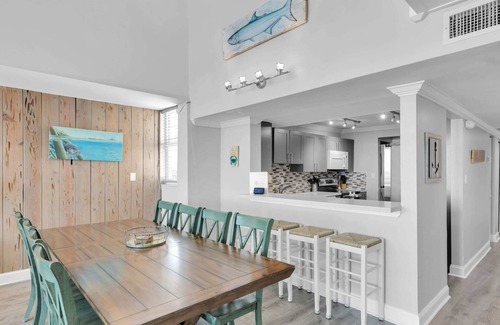 Meadows Condo | Waterfront Penthouse sleeps 16 w/Pool & Boat Dock