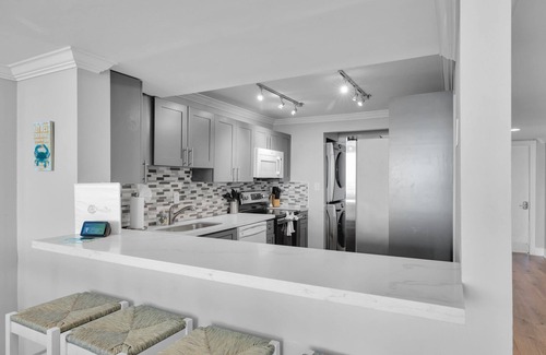 Meadows Condo | Waterfront Penthouse sleeps 16 w/Pool & Boat Dock