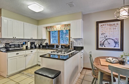 Petoskey Cottage | Waterfront Petoskey Cottage w/Deck + Grill!