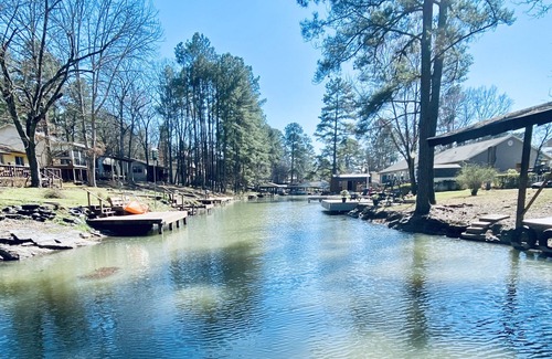 Piney House | Waterfront~pool! Sleeps 35 ~ Boat-Kayak-hike and more!