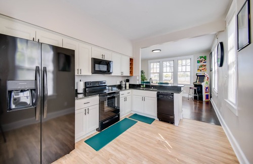 Portsmouth Apartment | Waterfront Portsmouth Apt: 1/2 Mi to Dtwn & Ferry