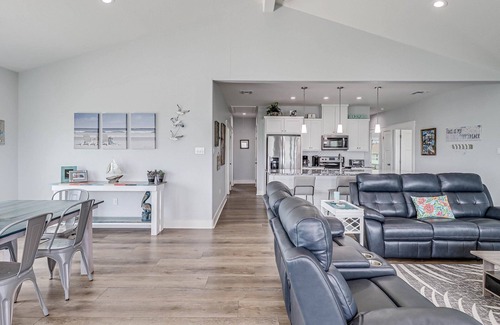 Rockport House | Waterfront, private lighted pier, kayaks, stand up paddle boards!