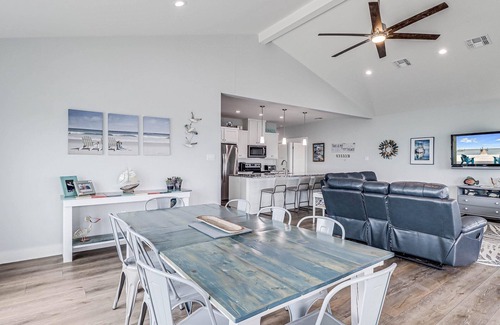 Rockport House | Waterfront, private lighted pier, kayaks, stand up paddle boards!