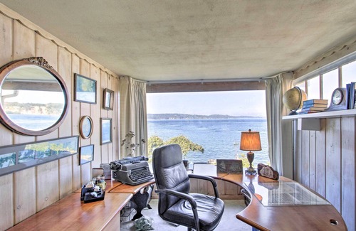University Place House | Waterfront Puget Sound Retreat: Steps to Beach!