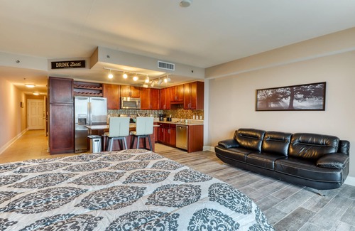 Panama City Beach Condo | Waterfront resort condo w/ shared pools, pool spas, gym, & on-site dining