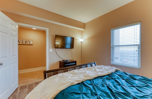 Panama City Beach Condo | Waterfront resort condo w/ shared pools, pool spas, gym, & on-site dining