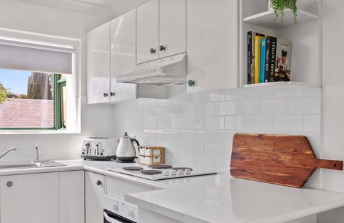 Geelong Apartment | Waterfront Recharge I Central Geelong location
