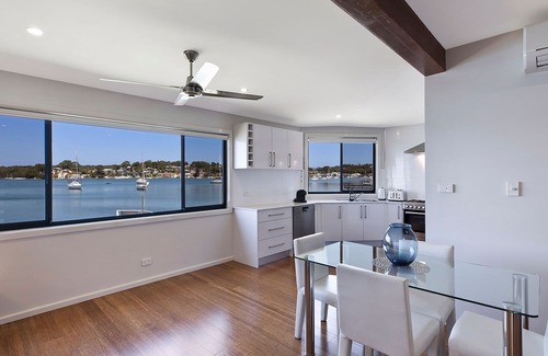 Fishing Point House | Waterfront Relaxation