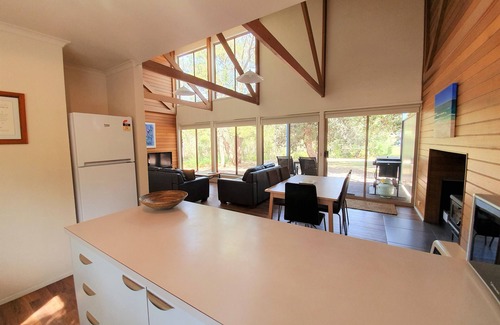 Forge Creek Cabin | Waterfront Retreat At Wattle Point