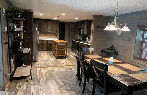 Negreet House | Waterfront Retreat in Toledo Bend