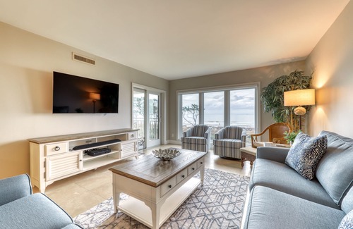 Hilton Head Island Condo | Waterfront Retreat with Shared Pool, Hot Tub & Tennis - Walk to Beach & Coligny