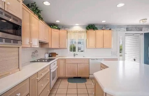 North Ocean City House | Waterfront retreat with 4BR, 4.5BA, stunning views & beach 1 mile away!n
