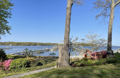 Severna Park House | Waterfront River Breezes with private pier, parking and billiards room