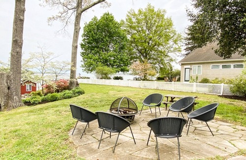 Severna Park House | Waterfront River Breezes with private pier, parking and billiards room