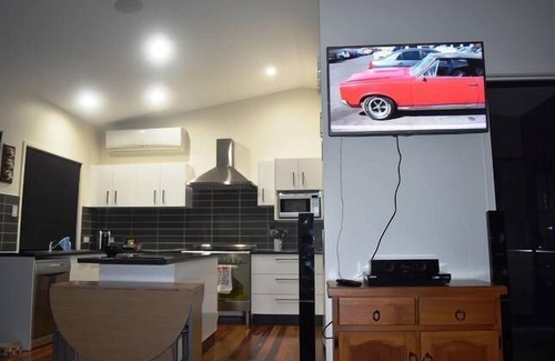 Brisbane Waterfront House | Waterfront Russ Vegas