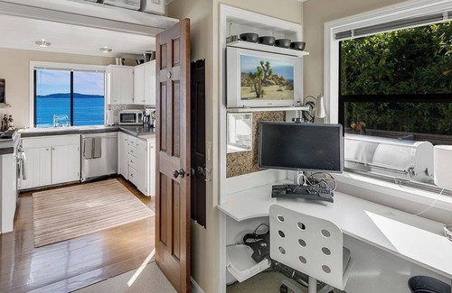 Magnolia House | Waterfront Sanctuary with Panoramic Views