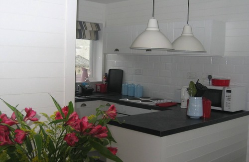 Seaview House | Waterfront Seaview Isle of Wight. Car ferry discount. By beach.