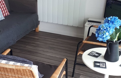 Seaview House | Waterfront Seaview Isle of Wight. Car ferry discount. By beach.