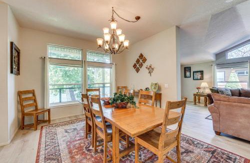 Shady Cove House | Waterfront Shady Cove Home with Fishing Deck!