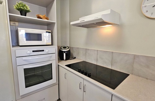 Kalbarri Villa | Waterfront | Sleeps 6 | Resort Pool | Wifi
