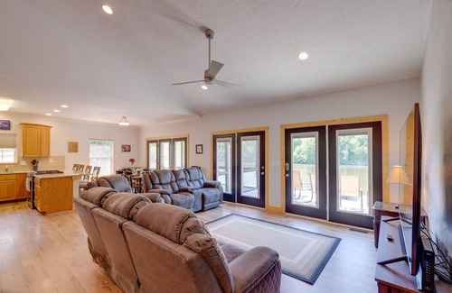Goodview House | Waterfront Smith Mountain Lake Home w/Boat Dock!