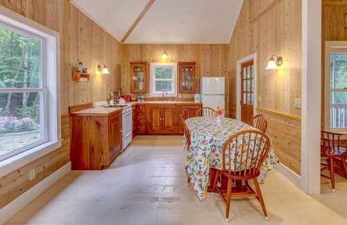 Cooper Cottage | WATERFRONT SOLAR-POWERED COTTAGE ON CATHANCE LAKE