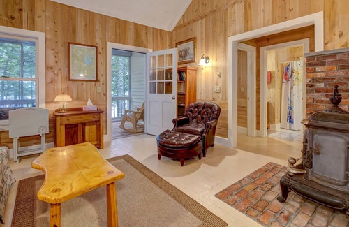 Cooper Cottage | WATERFRONT SOLAR-POWERED COTTAGE ON CATHANCE LAKE