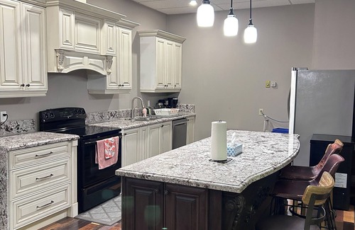 Buckhorn Cottage | Waterfront spacious cottage flat with scenic view in Buckhorn Lake