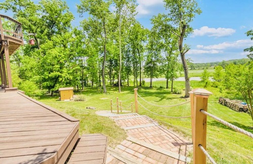 Fort Washington Villa | Waterfront Spanish Villa minutes from the city!
