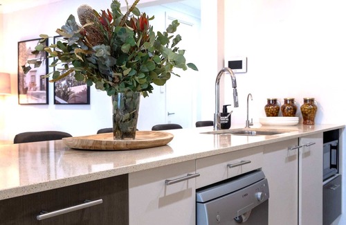 Maroochydore House | Waterfront Stay at Sunshine Villa