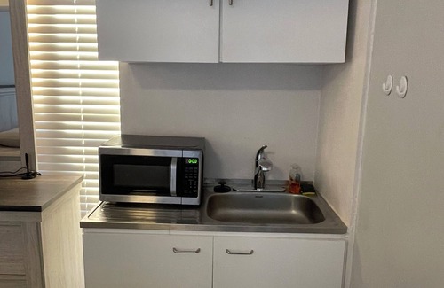 Fort Lauderdale Apartment | Waterfront Studio with Private Gate and Private Entrance. Queen Bed and Kitchen.