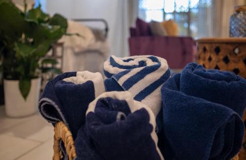 Old Naples House | Waterfront Studio Just minutes to Naples Beaches