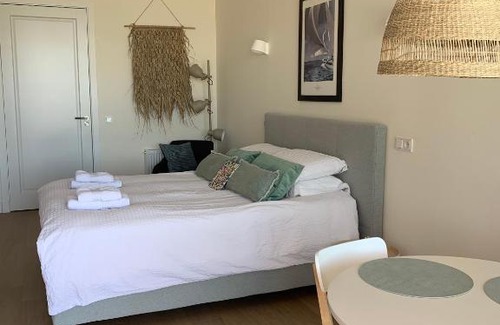 Amsterdam East Bed & Breakfast | Waterfront Studio