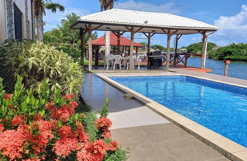 Wailoloa Apartment | Waterfront Sunset Apt Fantasy Island