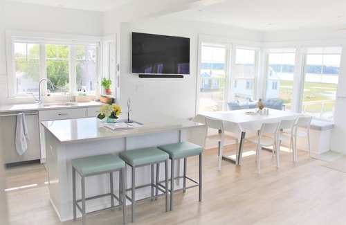 Wells Beach House | Waterfront (Sunset-front) 4BR/3BA Family Getaway