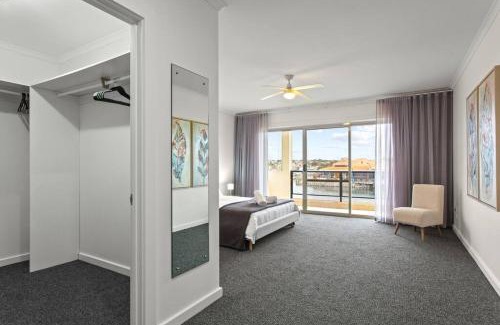 Port Lincoln Apartment | Waterfront Townhouse - Picturesque Marina Views