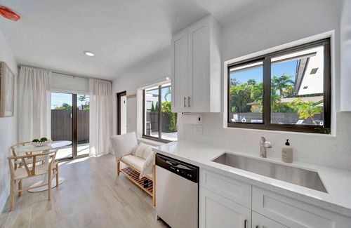 Coral Ridge Apartment | Waterfront Unit #1 20 Min Walk to Beach, Shops and Restaurants