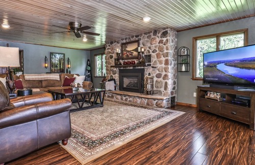 Boulder Junction House | Waterfront Upper Gresham Retreat Free Pontoon