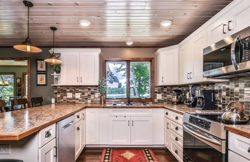 Boulder Junction House | Waterfront Upper Gresham Retreat Free Pontoon