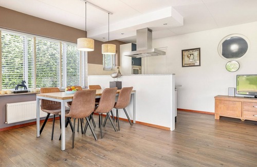 Midlaren House | Waterfront Villa Near Groningen